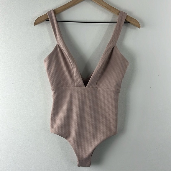 Tavik Luna Pink Textured Bodice One Piece Swimsuit Deep V Neck Womens Size M - Picture 1 of 9